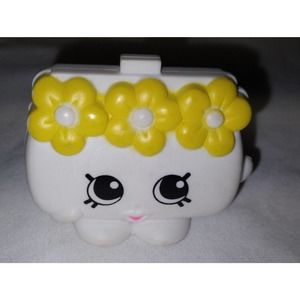 2015 Shopkins McDonalds Happy Meal Toy White and Yellow Floral Handbag
